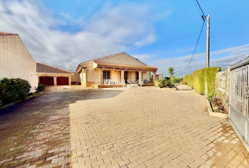 Resale - VILLA -
AVILESES - Inland
