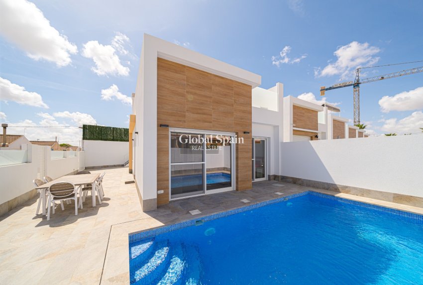 Resale - VILLA -
AVILESES - Inland