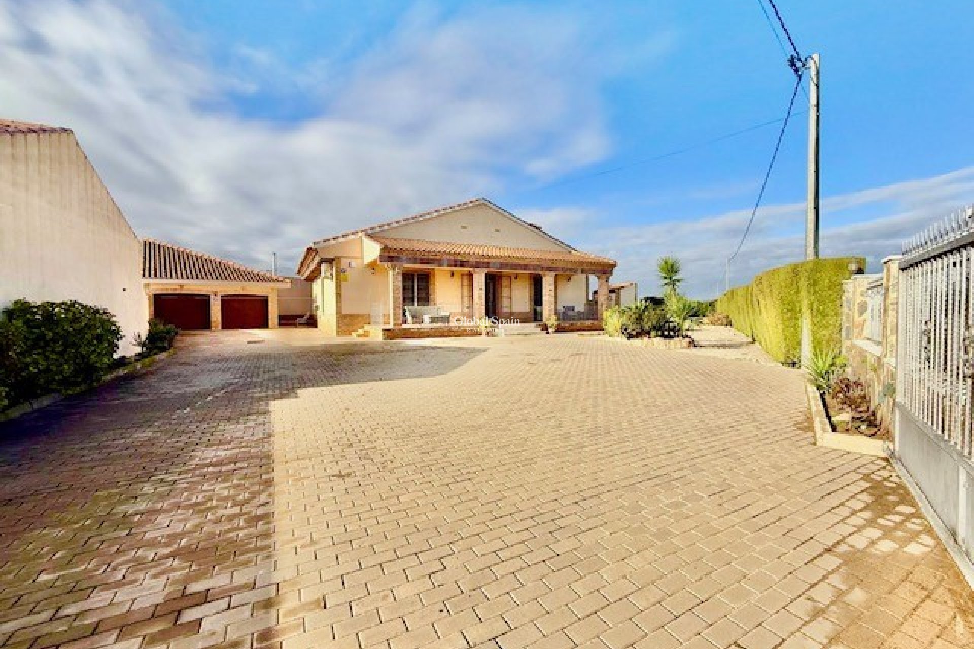 Resale - VILLA -
AVILESES - Inland