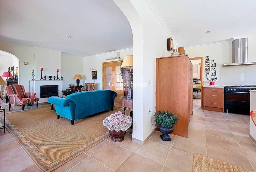 Resale - VILLA -
AYORA - Ayora