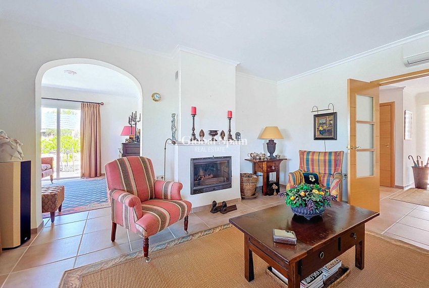 Resale - VILLA -
AYORA - Ayora