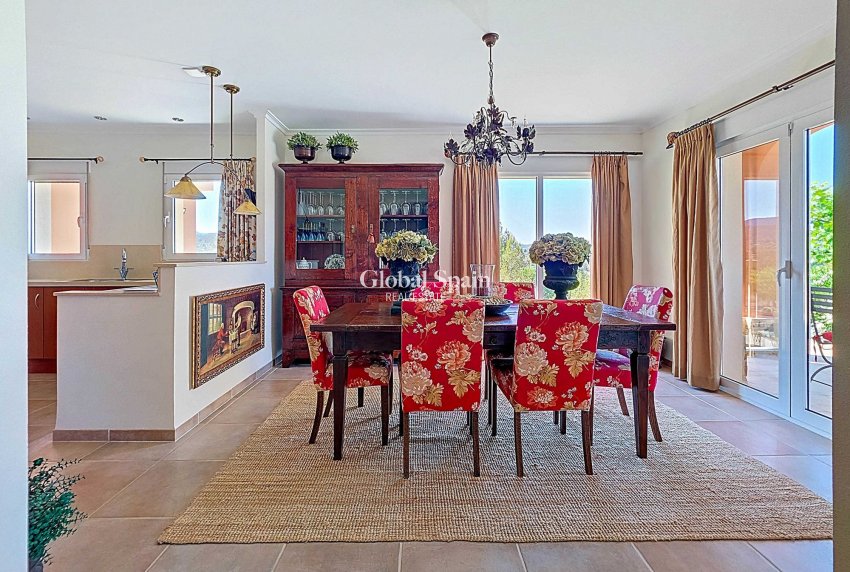 Resale - VILLA -
AYORA - Ayora