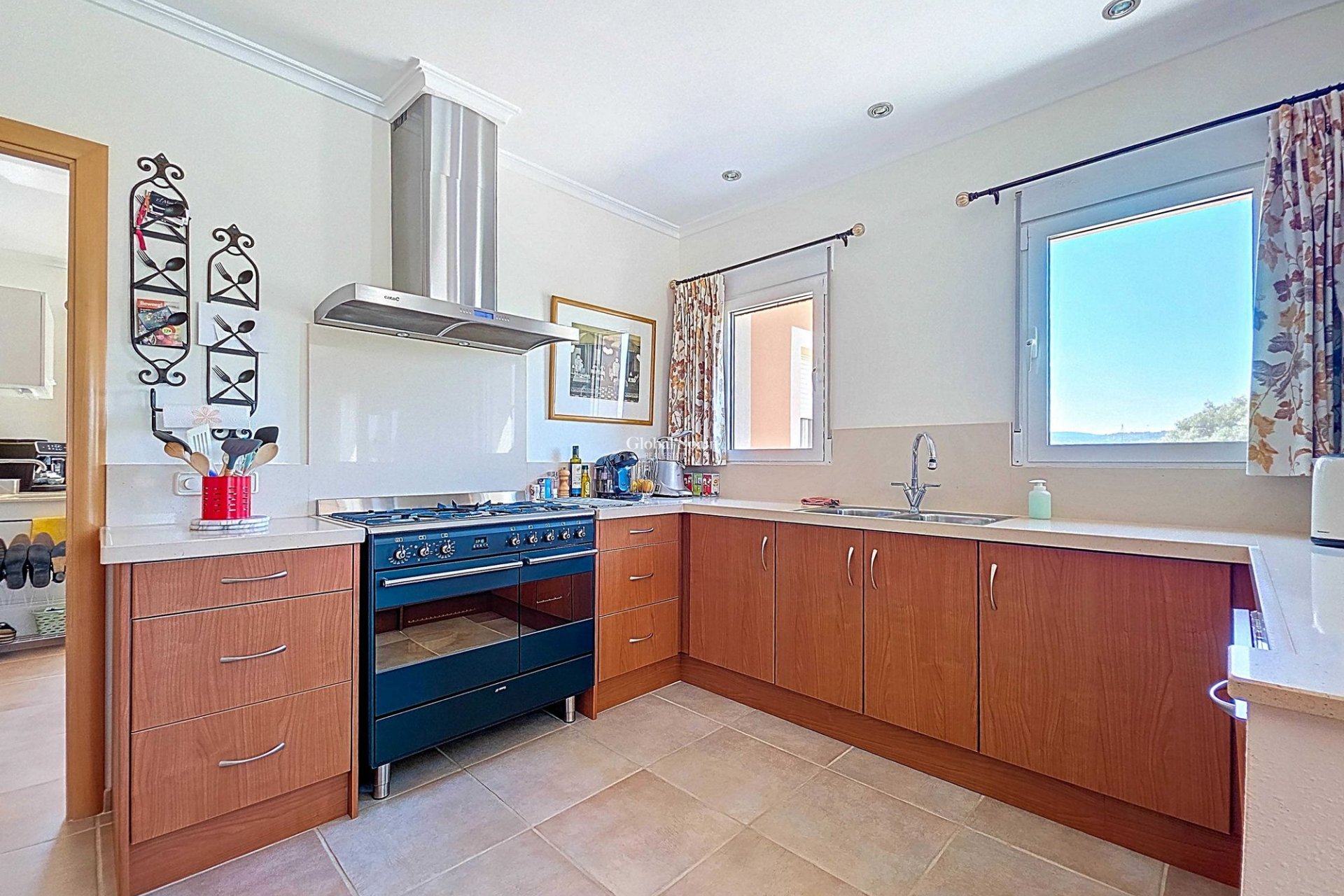 Resale - VILLA -
AYORA - Ayora