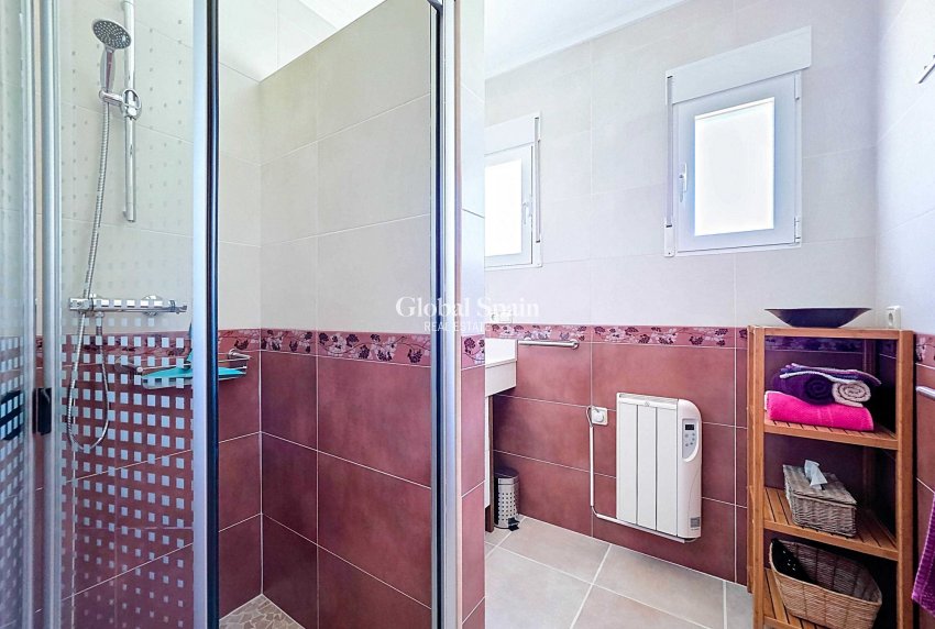 Resale - VILLA -
AYORA - Ayora