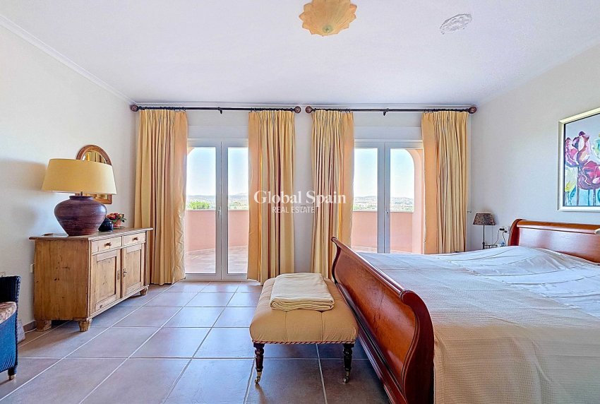 Resale - VILLA -
AYORA - Ayora