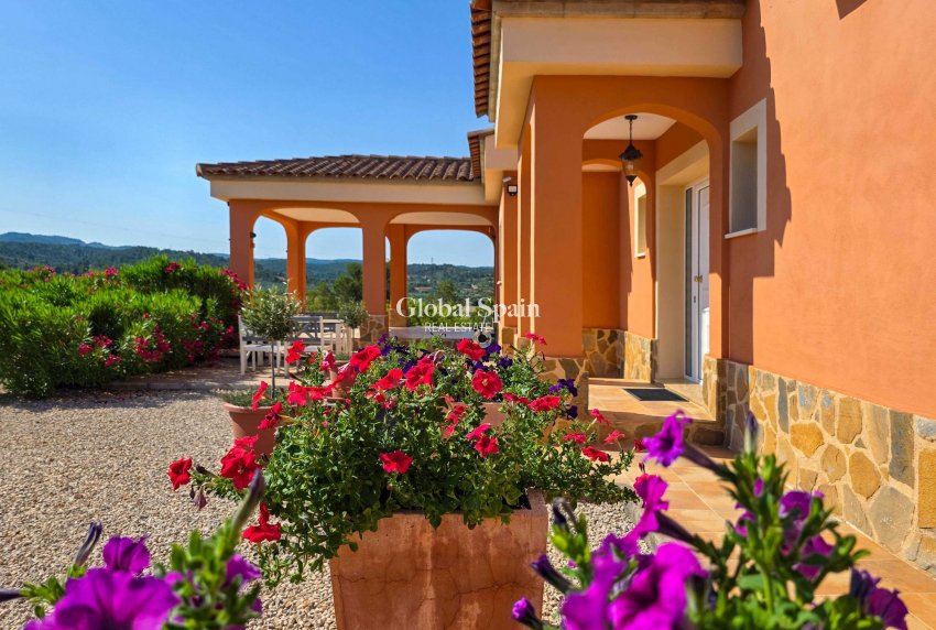 Resale - VILLA -
AYORA - Ayora