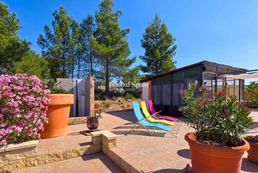 Resale - VILLA -
AYORA - Ayora