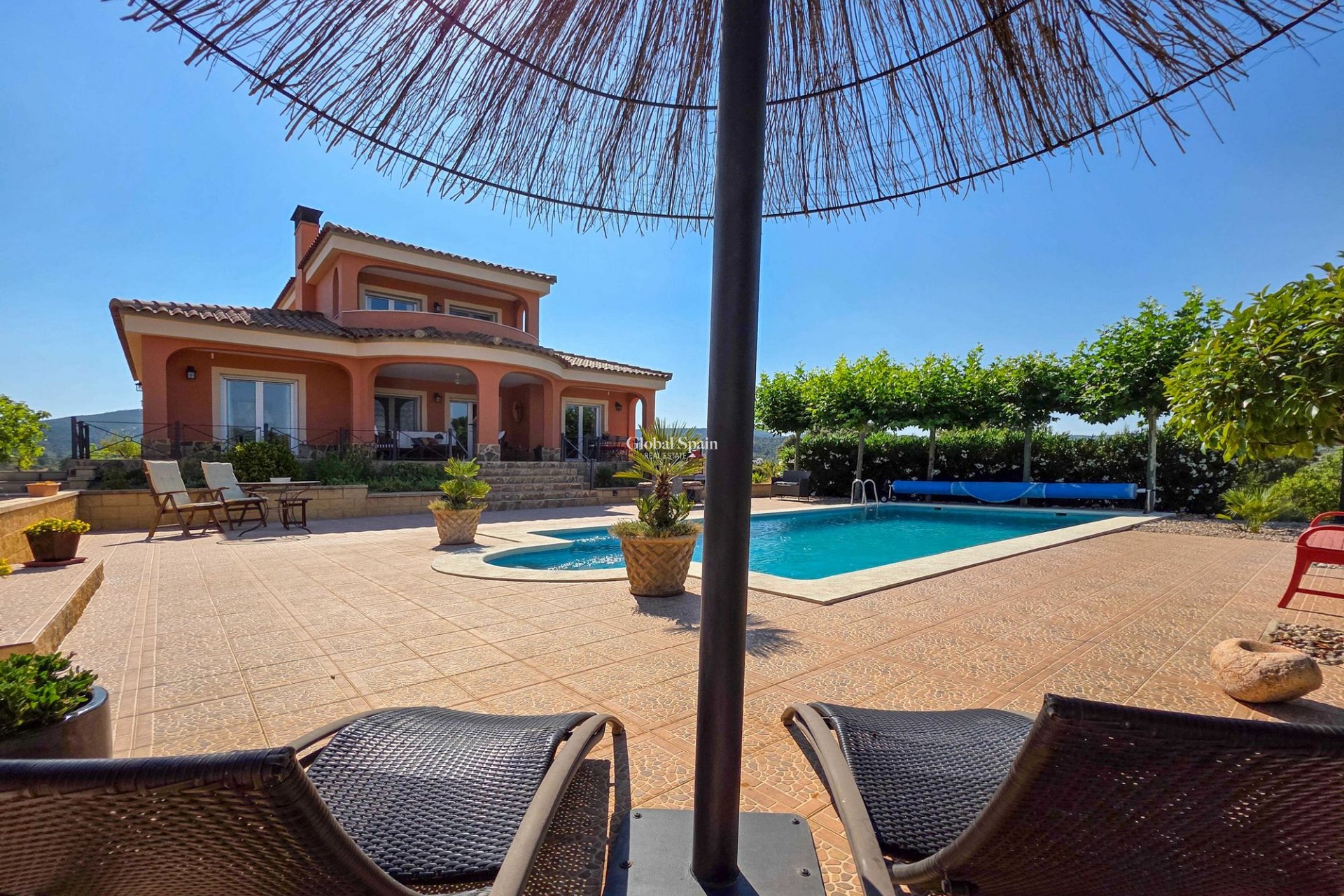 Resale - VILLA -
AYORA - Ayora