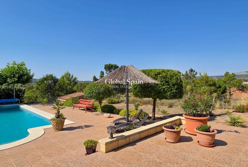 Resale - VILLA -
AYORA - Ayora