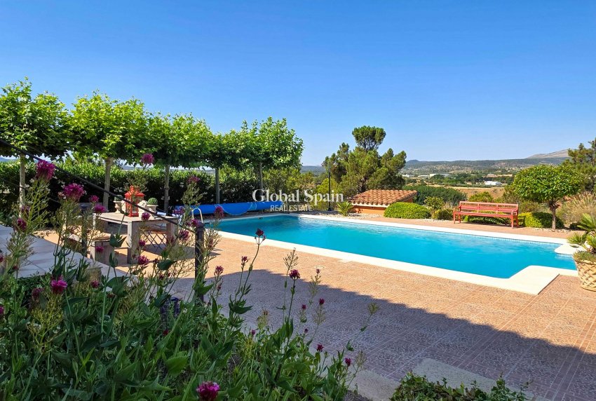 Resale - VILLA -
AYORA - Ayora