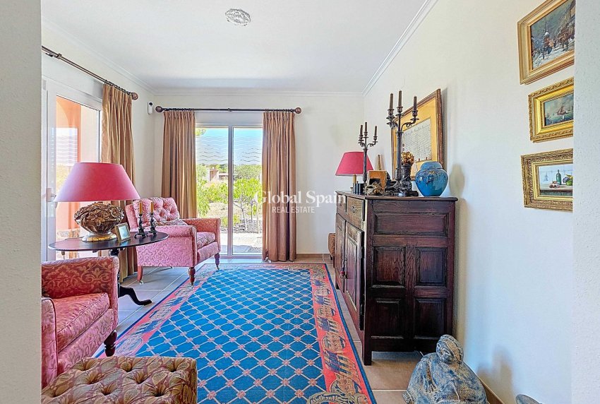 Resale - Villa -
Ayora