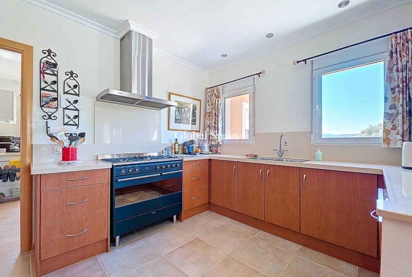 Resale - Villa -
Ayora