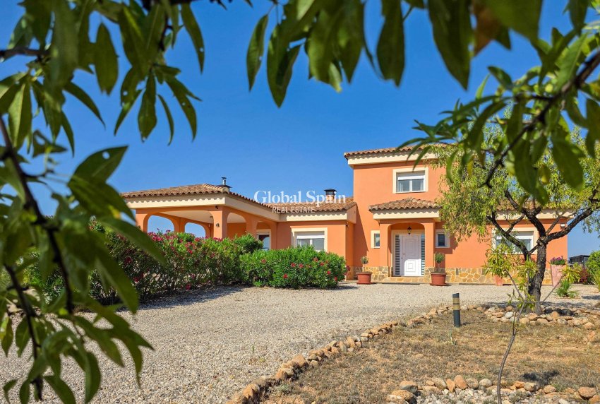 Resale - Villa -
Ayora