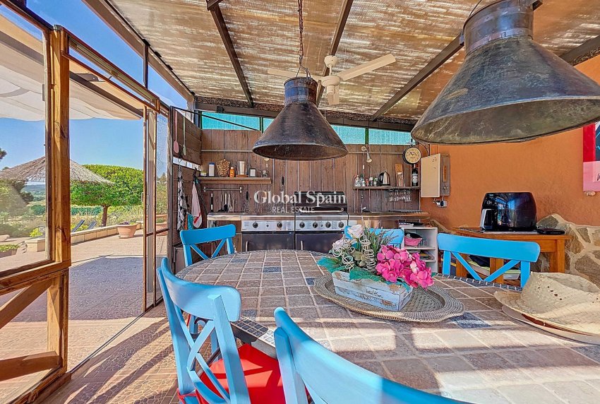 Resale - Villa -
Ayora