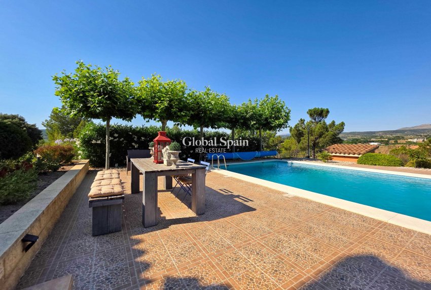 Resale - Villa -
Ayora