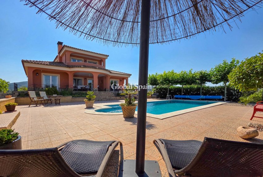 Resale - Villa -
Ayora