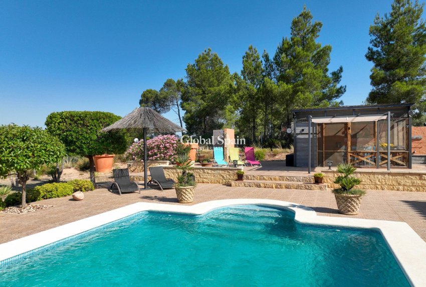 Resale - Villa -
Ayora