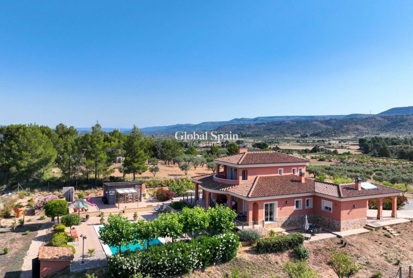 Resale - Villa -
Ayora