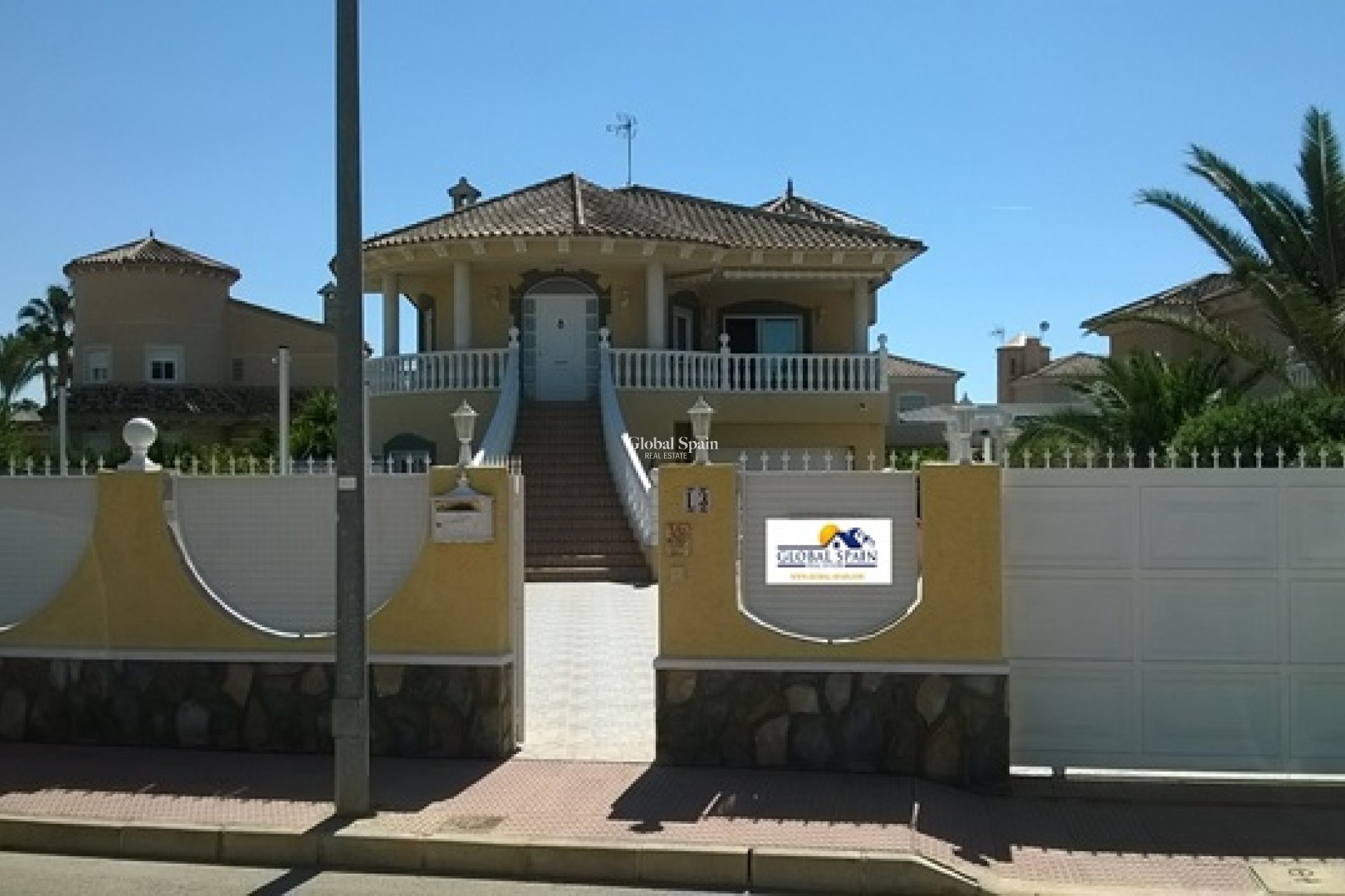 Resale - Villa -
Benferri