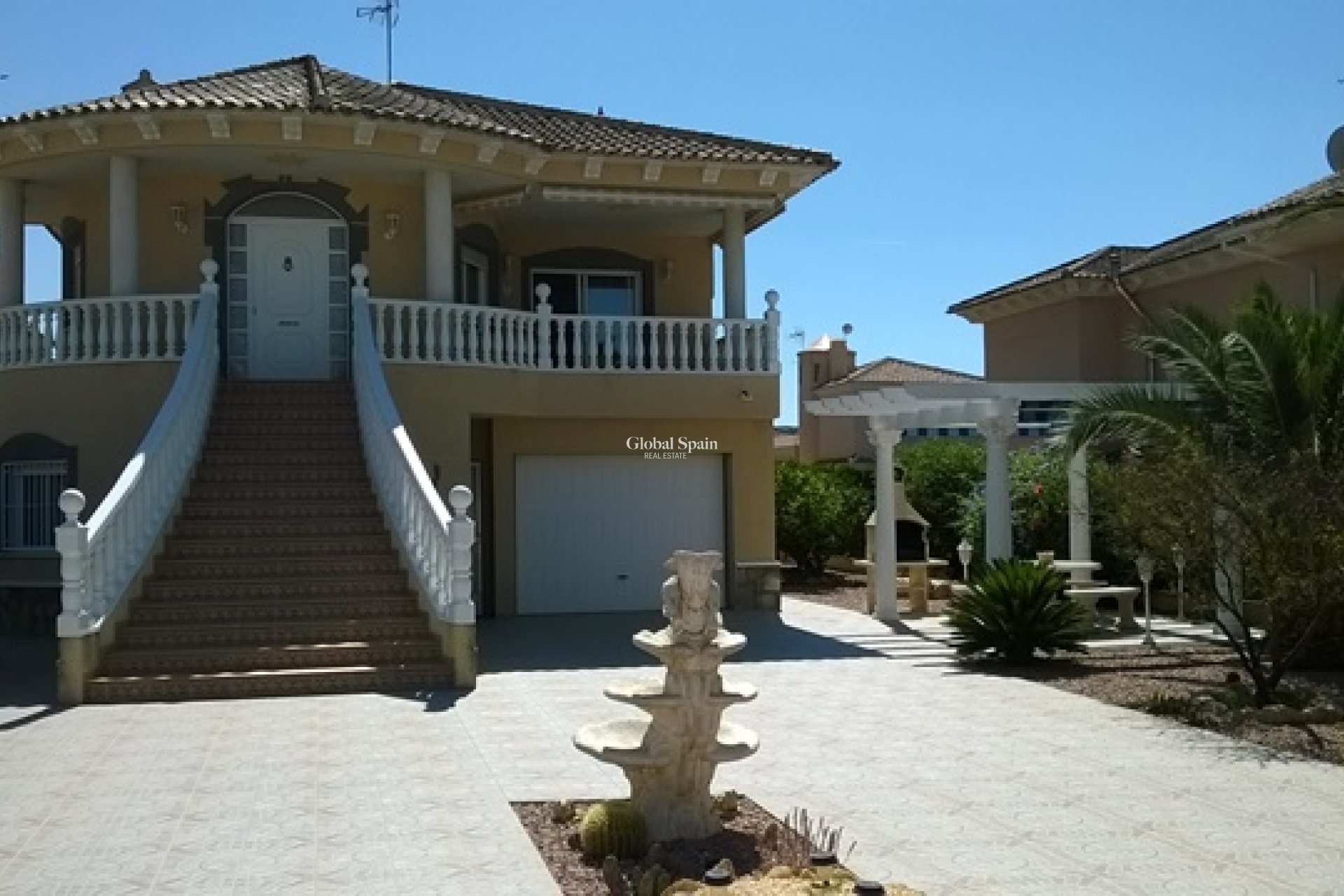 Resale - Villa -
Benferri