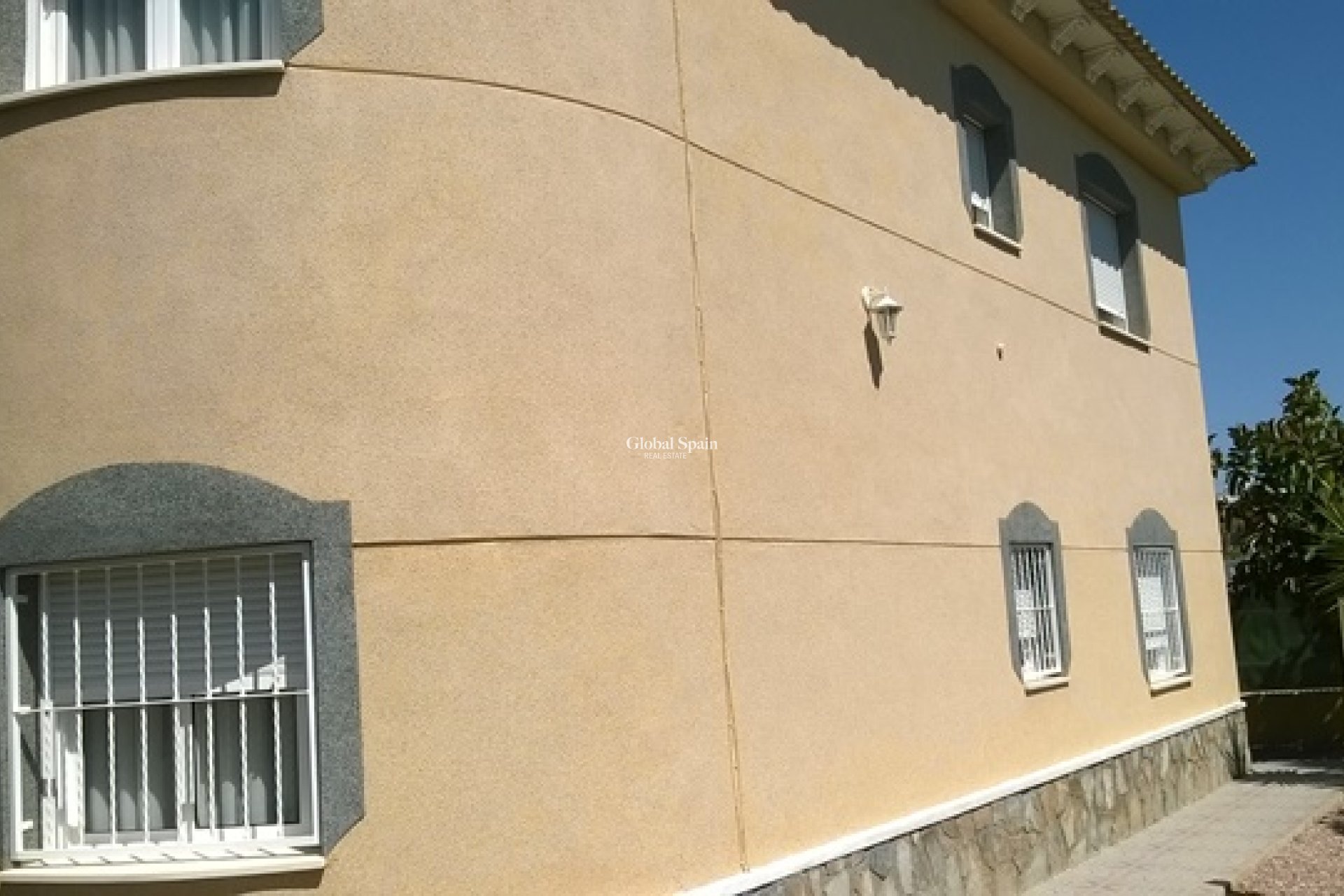 Resale - Villa -
Benferri