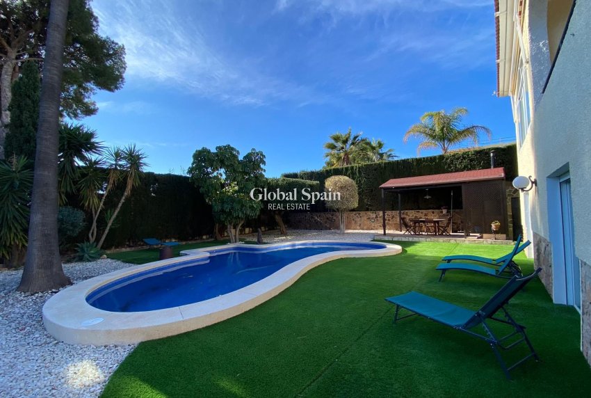 Resale - VILLA -
BENIDORM - Levante