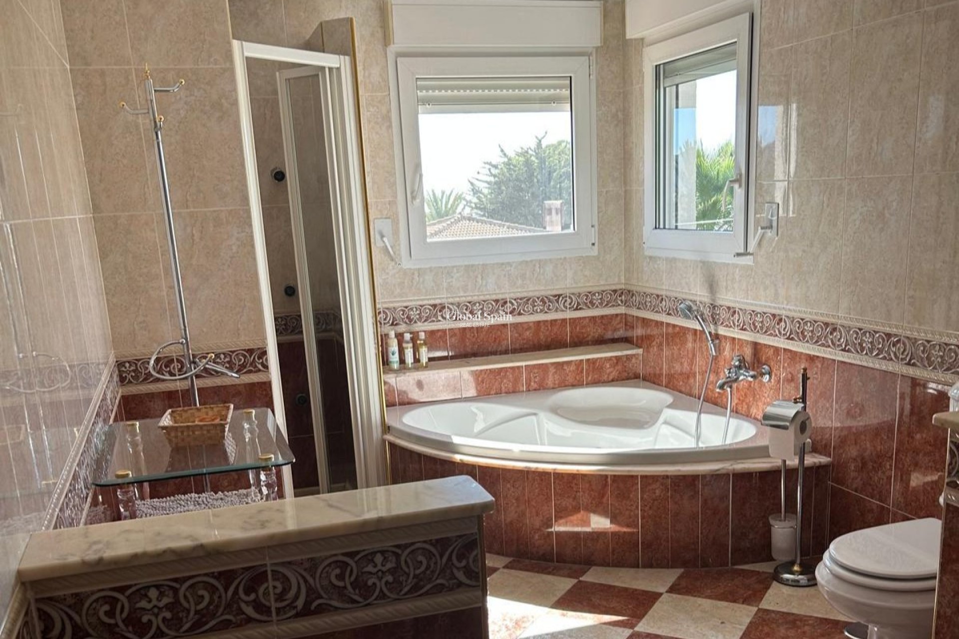 Resale - VILLA -
BENIDORM - Levante