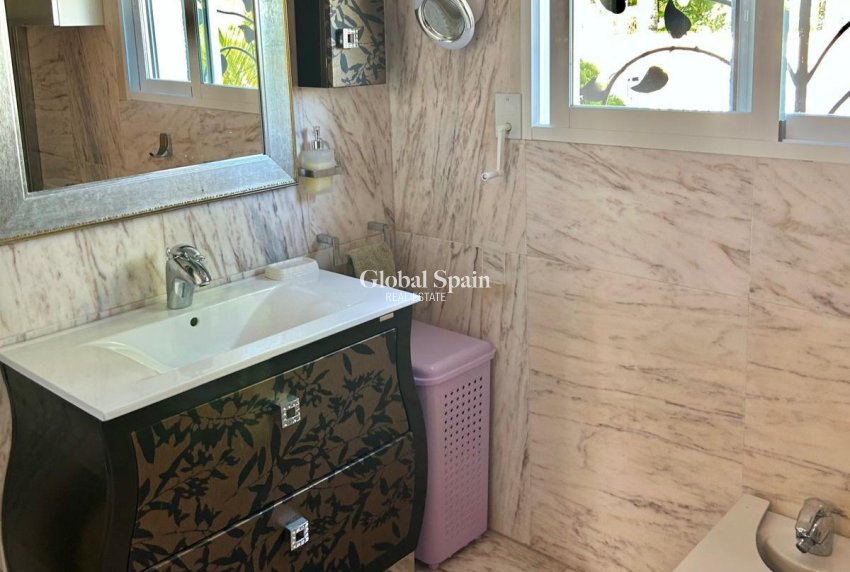 Resale - VILLA -
BENIDORM - Levante