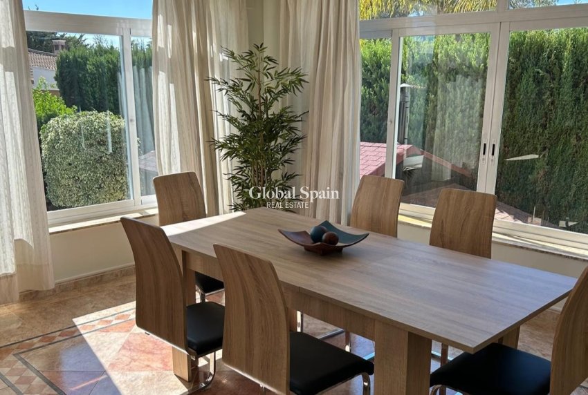 Resale - VILLA -
BENIDORM - Levante