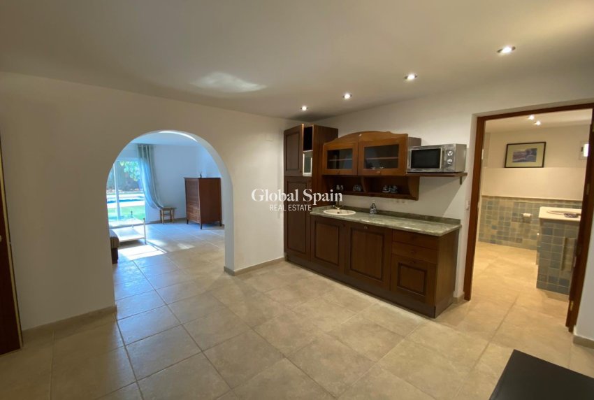 Resale - VILLA -
BENIDORM - Levante