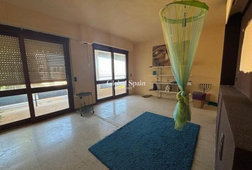 Resale - VILLA -
BENIDORM - Levante