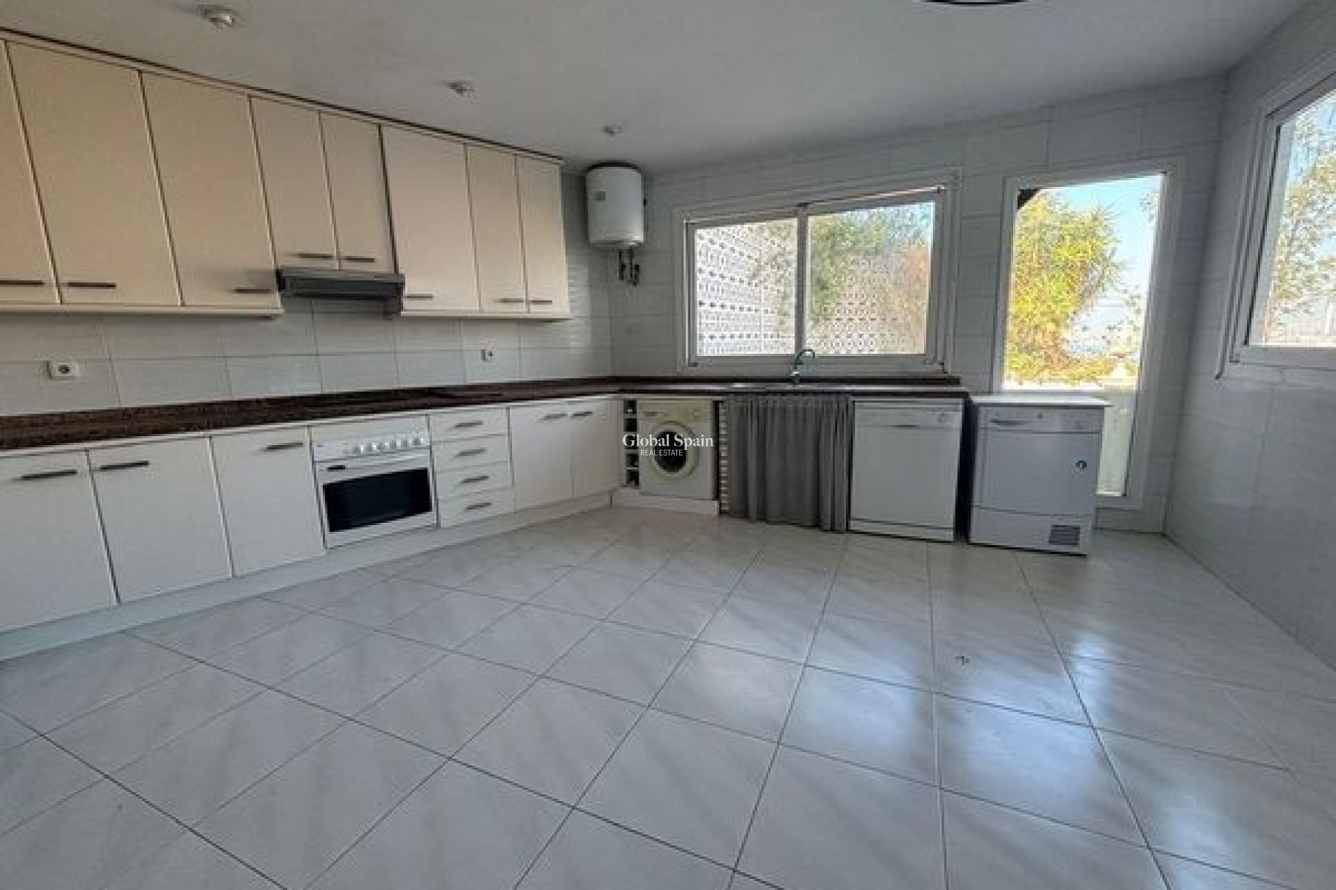 Resale - VILLA -
BENIDORM - Levante