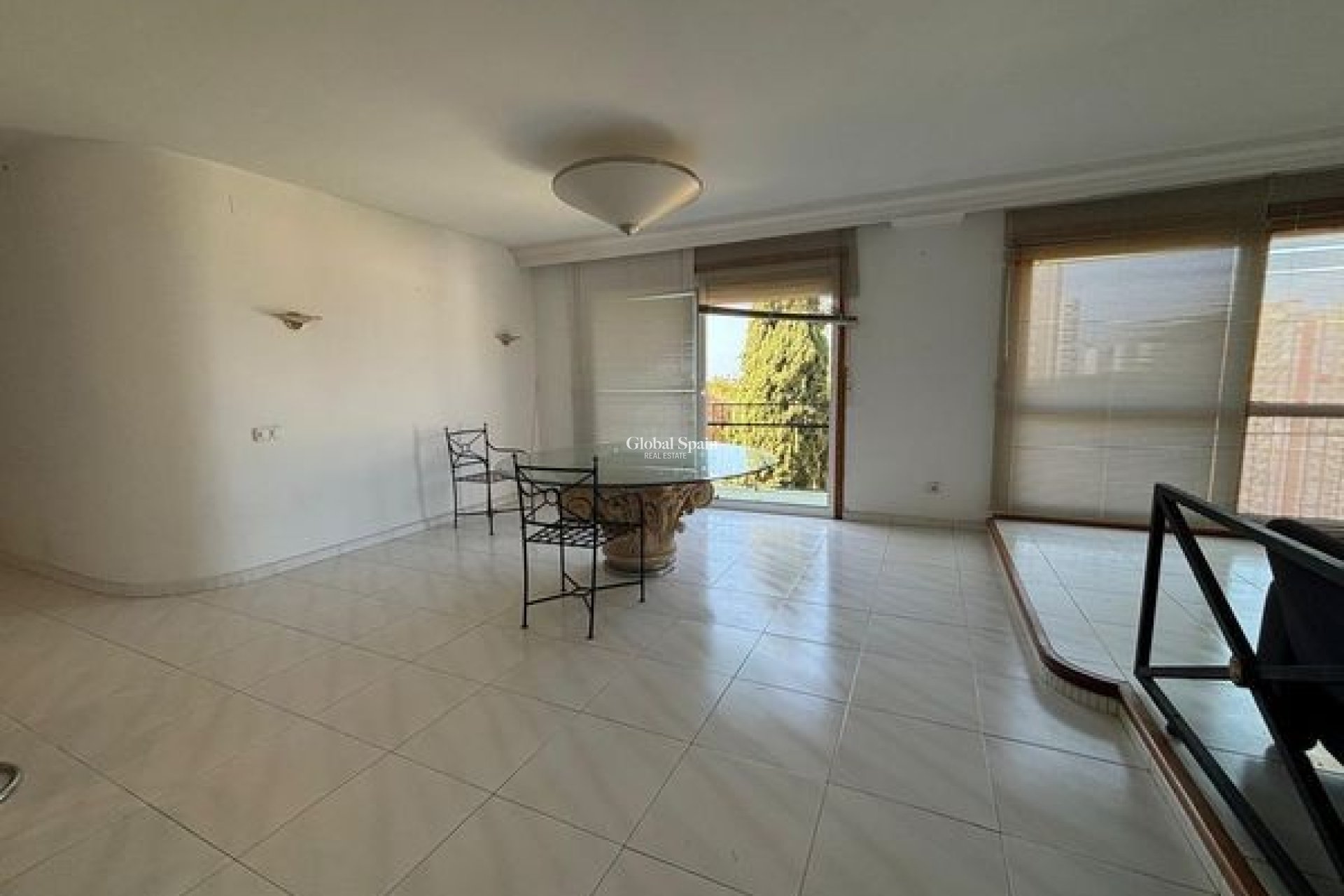 Resale - VILLA -
BENIDORM - Levante