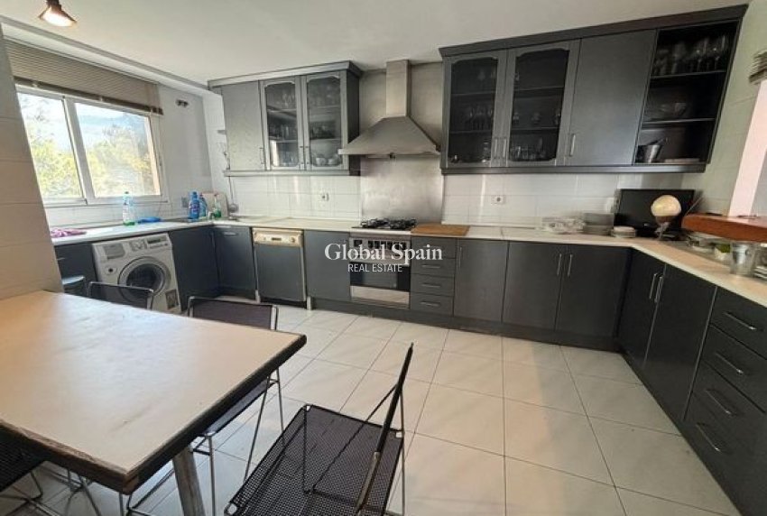 Resale - VILLA -
BENIDORM - Levante