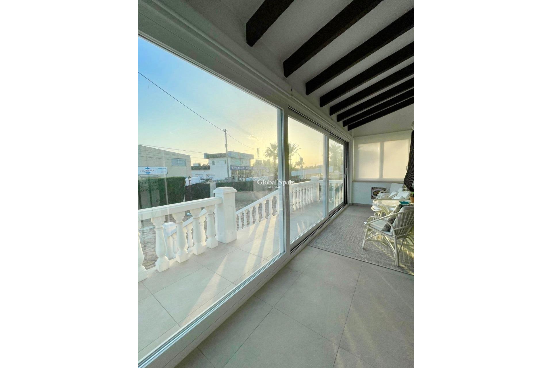 Resale - VILLA -
BENIDORM - Urbanizaciones