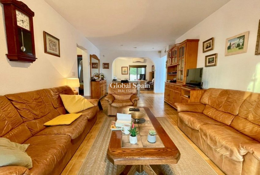 Resale - VILLA -
BENIDORM - Urbanizaciones