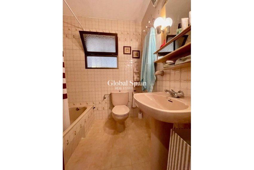 Resale - VILLA -
BENIDORM - Urbanizaciones