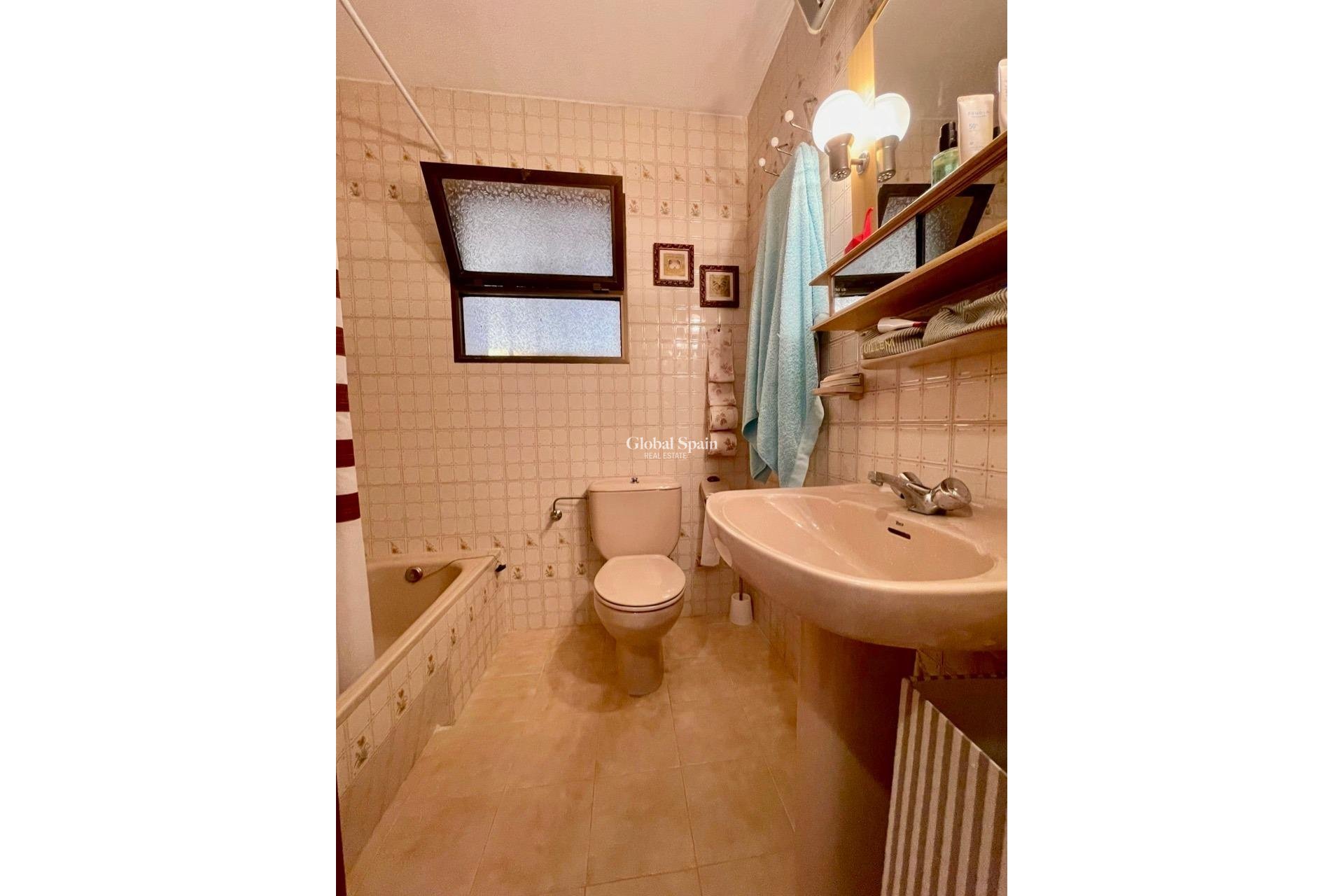 Resale - VILLA -
BENIDORM - Urbanizaciones