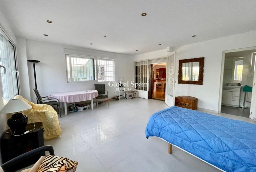 Resale - VILLA -
BENIDORM - Urbanizaciones