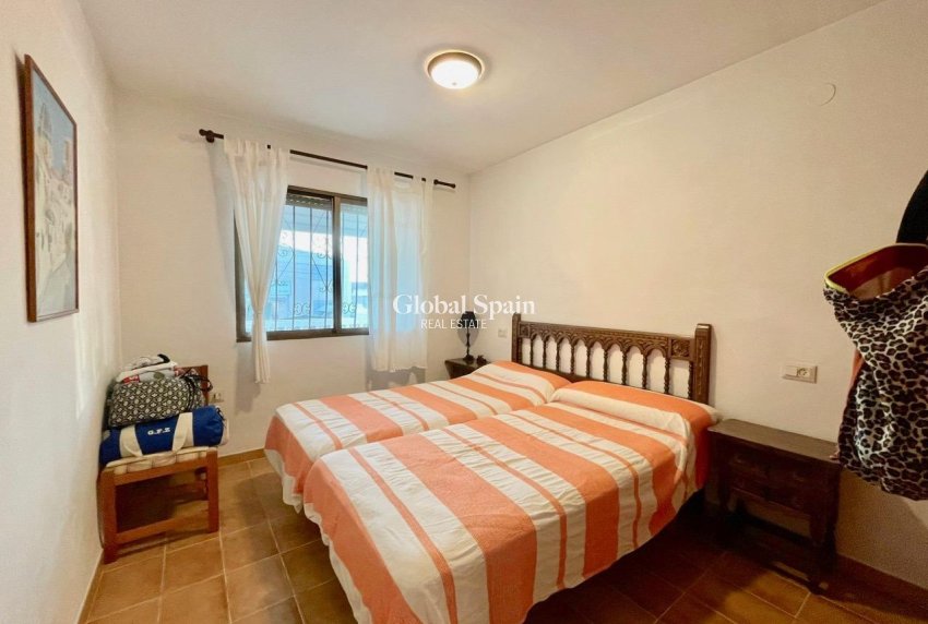 Resale - VILLA -
BENIDORM - Urbanizaciones