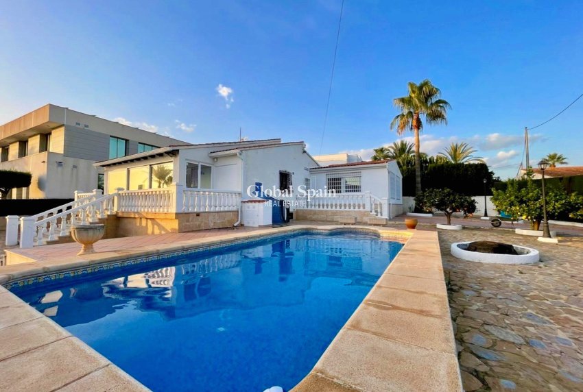 Resale - VILLA -
BENIDORM - Urbanizaciones