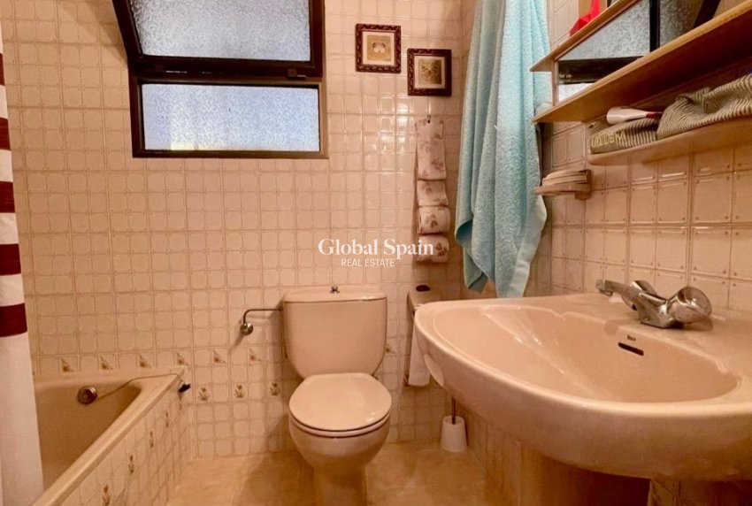 Resale - VILLA -
BENIDORM - Urbanizaciones