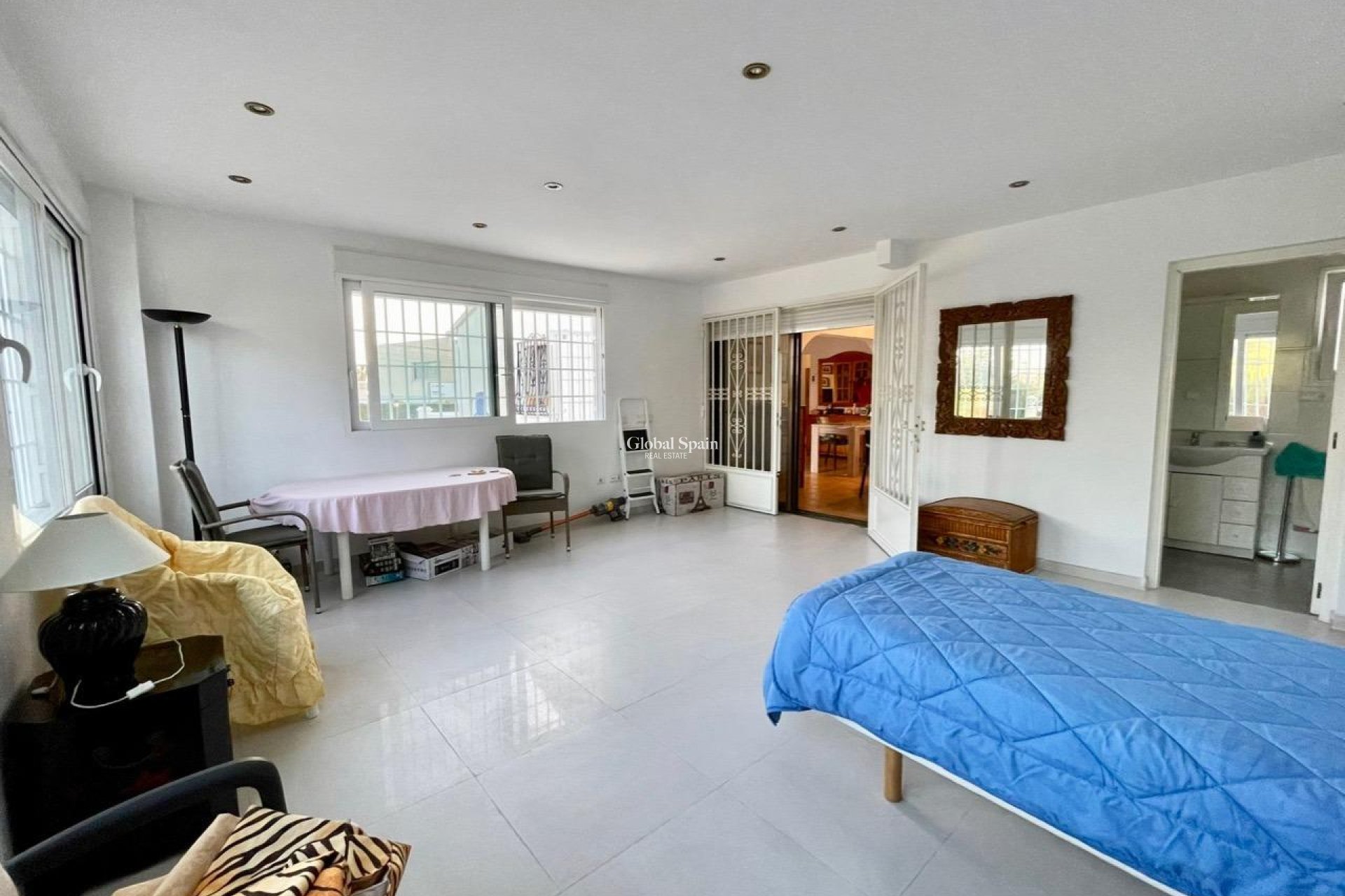 Resale - VILLA -
BENIDORM - Urbanizaciones