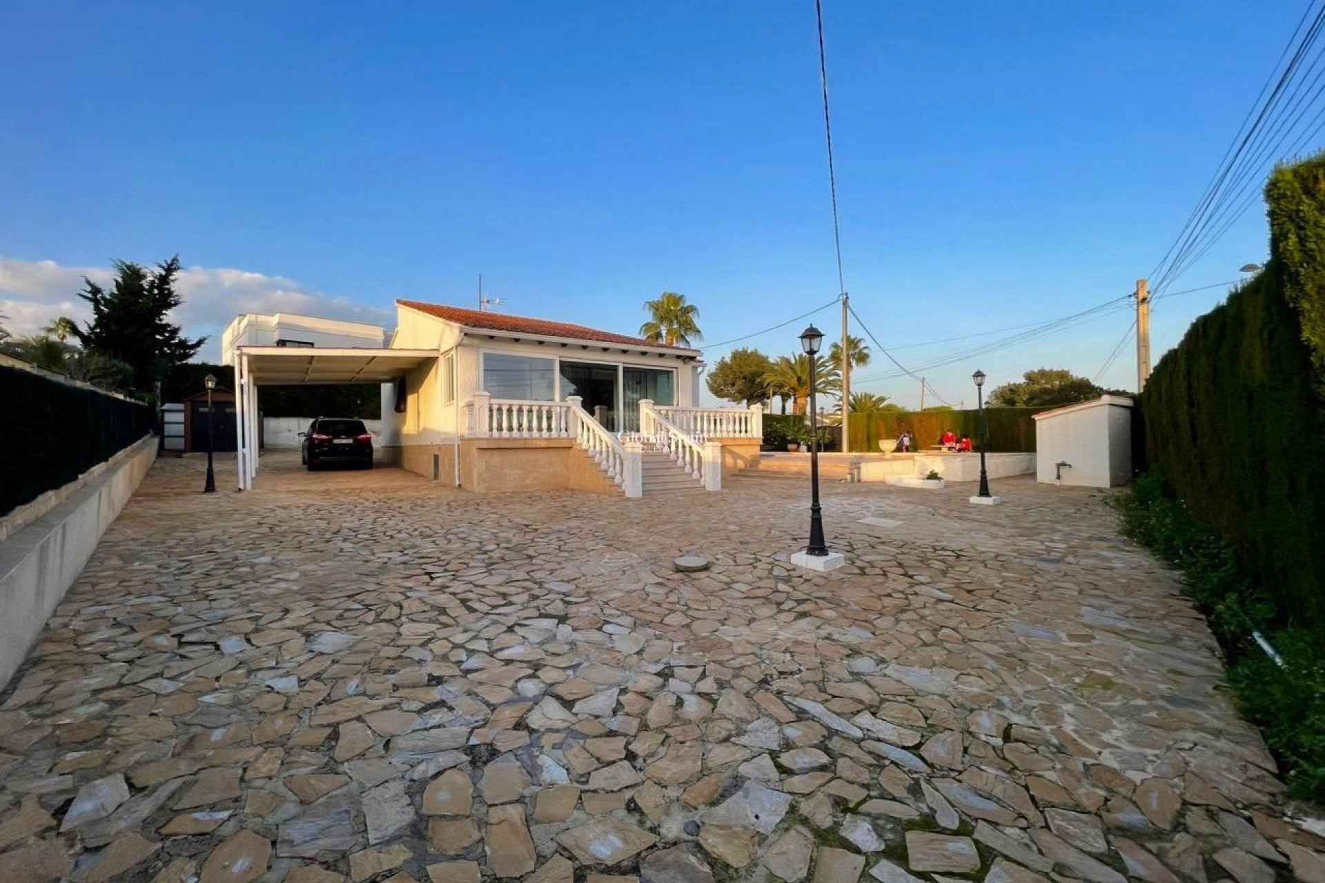 Resale - VILLA -
BENIDORM - Urbanizaciones