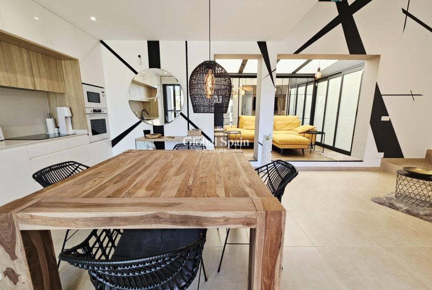 Resale - VILLA -
BENIJÓFAR - Benimar