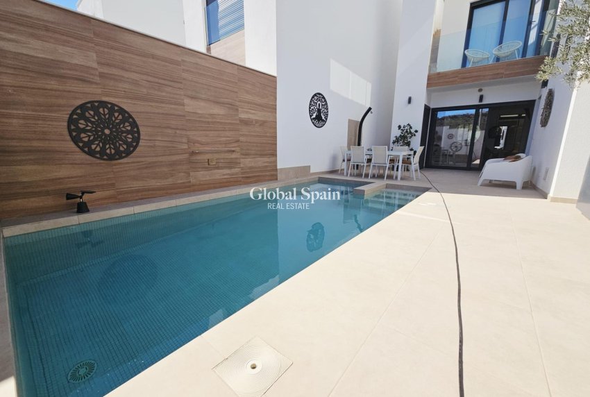 Resale - VILLA -
BENIJÓFAR - Benimar