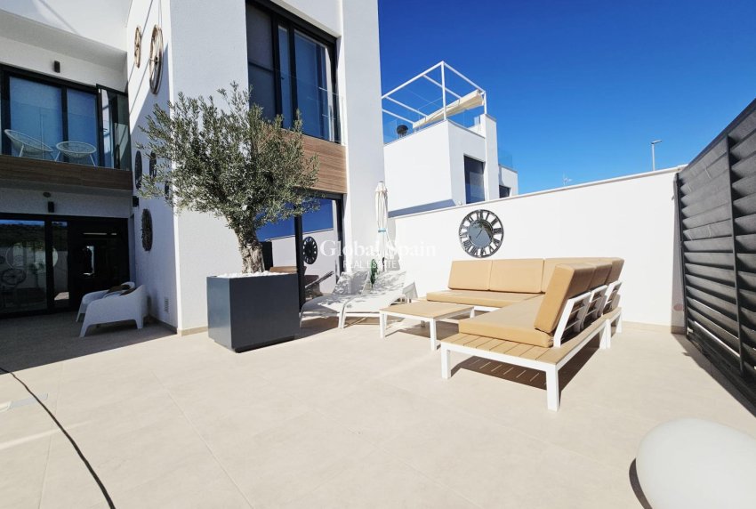 Resale - VILLA -
BENIJÓFAR - Benimar