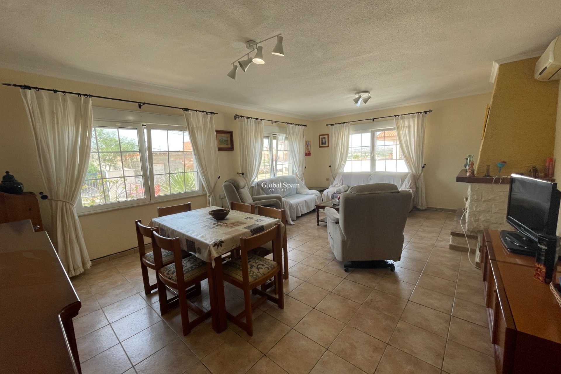 Resale - VILLA -
BENIJÓFAR - Costa Blanca