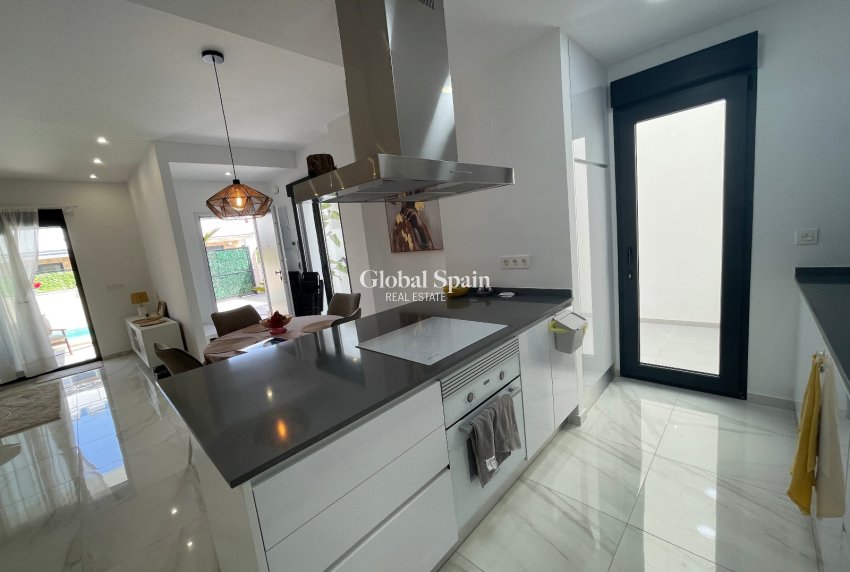 Resale - VILLA -
BENIJÓFAR - Costa Blanca