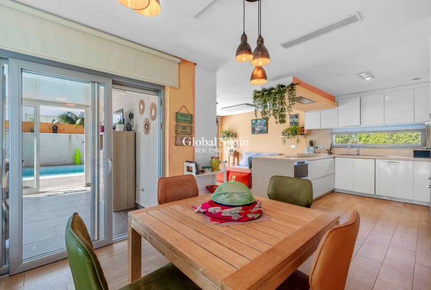 Resale - VILLA -
BENIJÓFAR - Costa Blanca